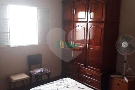 Ampla casa no condomÍnio Parque Fehr, contendo: