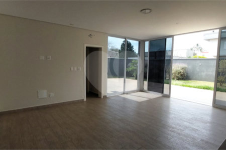 Casa à venda com 3 suítes no condomínio Figueira Garden, Atibaia - SP