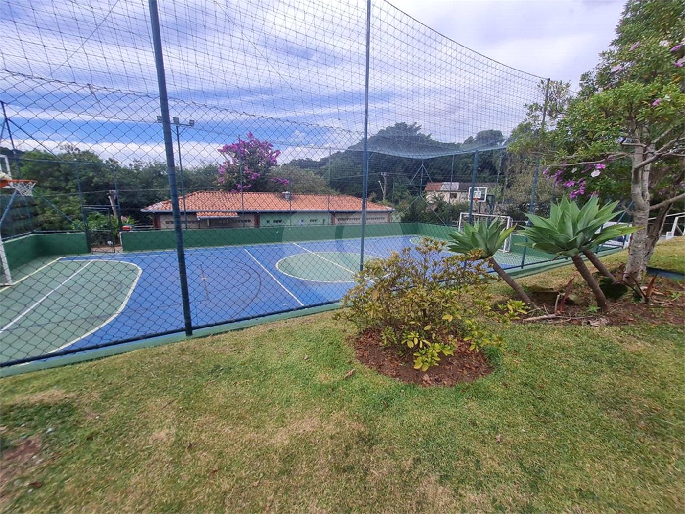 Casa à venda com 3 quartos, sendo 1 suíte, no condomínio Jardim Itatinga II, São Paulo - SP