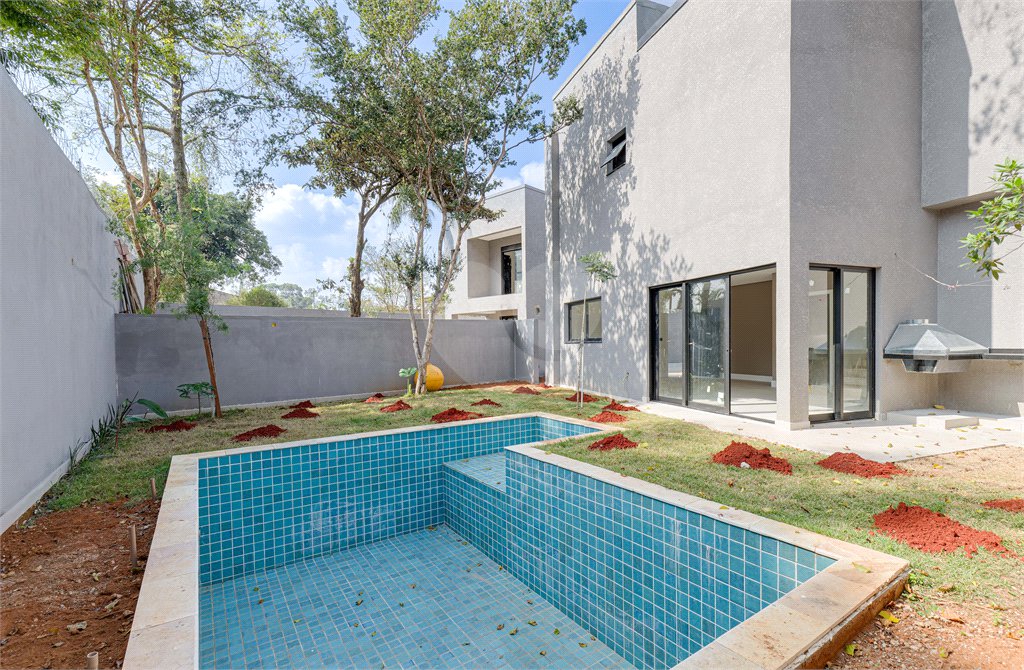 Casa à venda com 4 suítes no condomínio Reserva Robélia, São Paulo - SP
