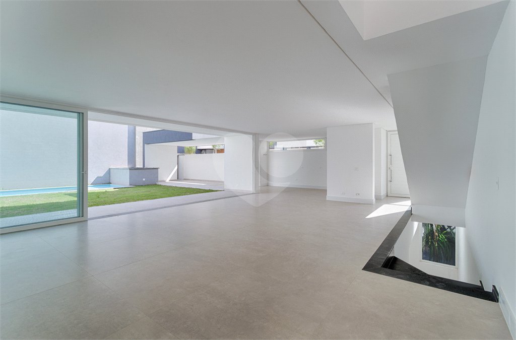 Casa à venda com 4 suítes no condomínio Edifício Jade, São Paulo - SP