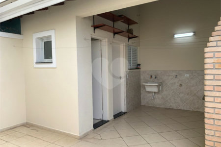 Sobrado à venda com 4 quartos, sendo 1 suíte, em Vila Campo Grande, São Paulo, SP