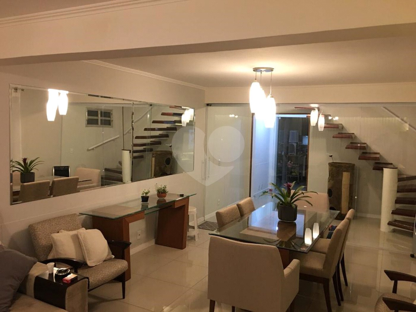 Sobrado à venda com 2 suítes em Jardim Nova Itaquá, Itaquaquecetuba, SP