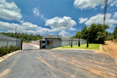 Casa à venda com 3 quartos, sendo 1 suíte, no condomínio Brasil, Atibaia - SP