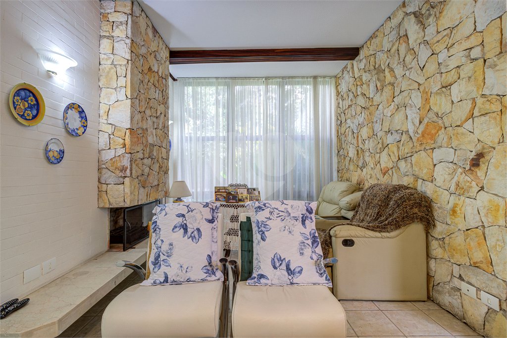 Casa à venda com 3 quartos, sendo 1 suíte, em Alto da Boa Vista, São Paulo, SP