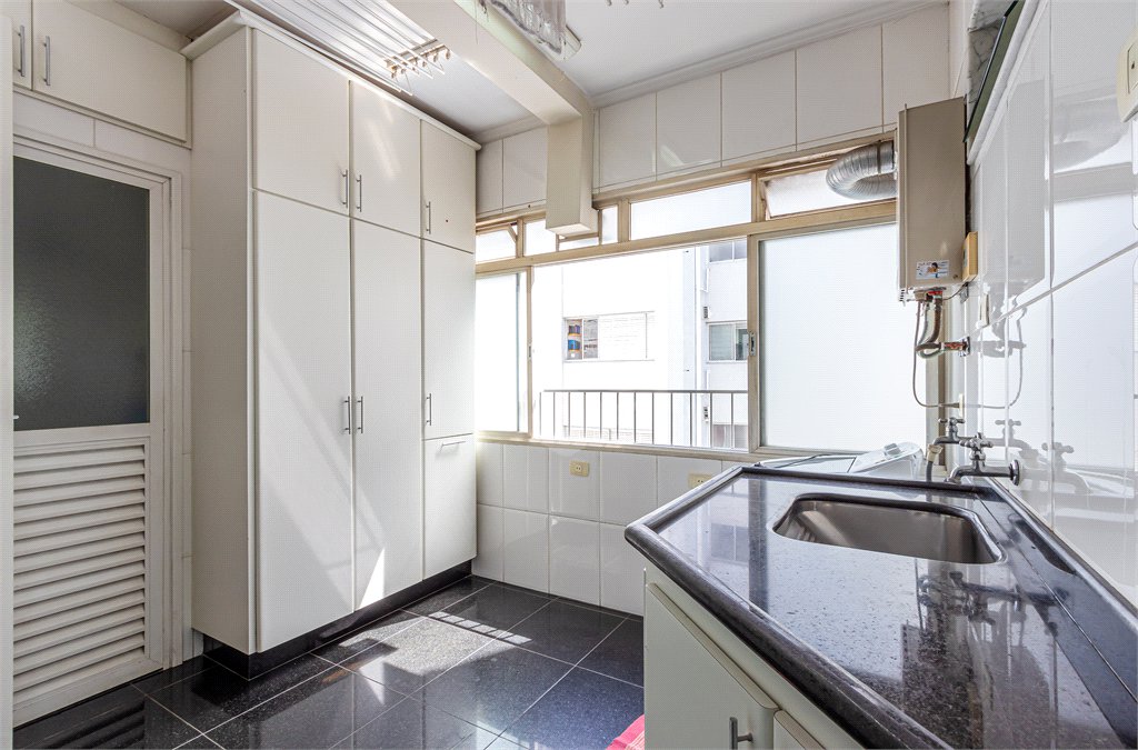 Apartamento à venda com 3 quartos, sendo 1 suíte, em Itaim Bibi, São Paulo, SP