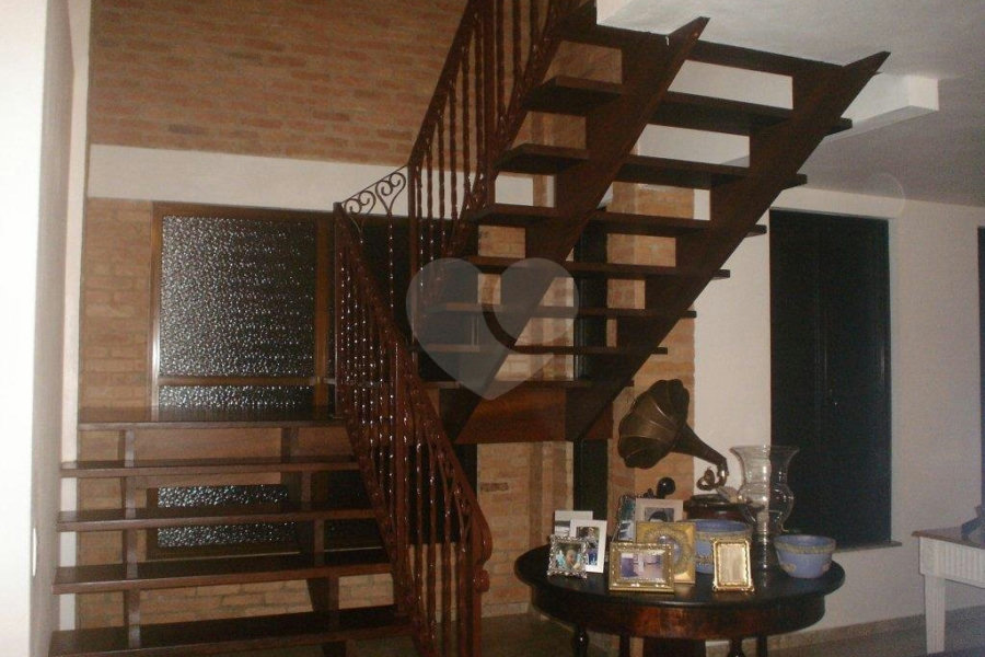 Casa à venda com 3 quartos, sendo 2 suítes, no condomínio residencial Cantareira-pque Petropolis, Mairiporã - SP