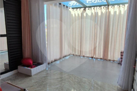 Casa à venda com 3 quartos em Vila Oliveira, Mogi das Cruzes, SP