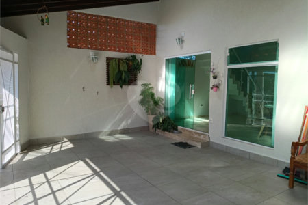 Casa à venda com 4 quartos, sendo 2 suítes,  em Vila Rei, Mogi das Cruzes, SP