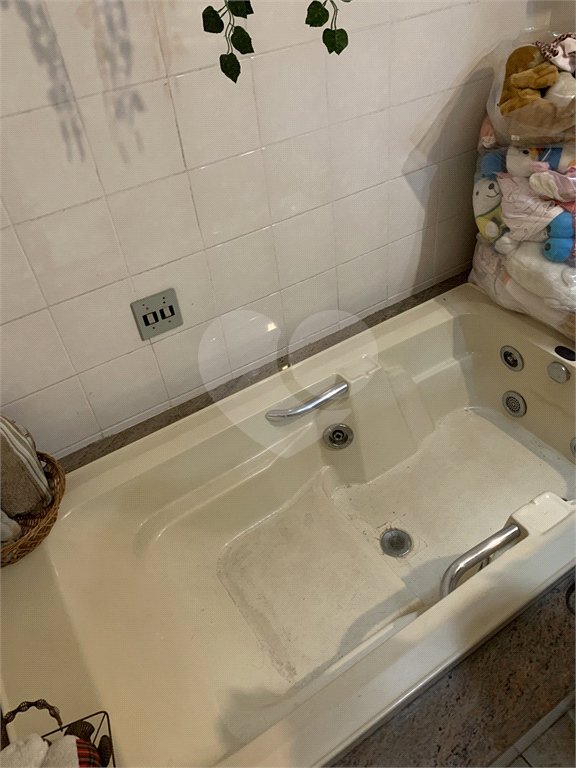 Sobrado à venda com 4 quartos, sendo 3 suítes,  em Jardim Alvinópolis, Atibaia, SP