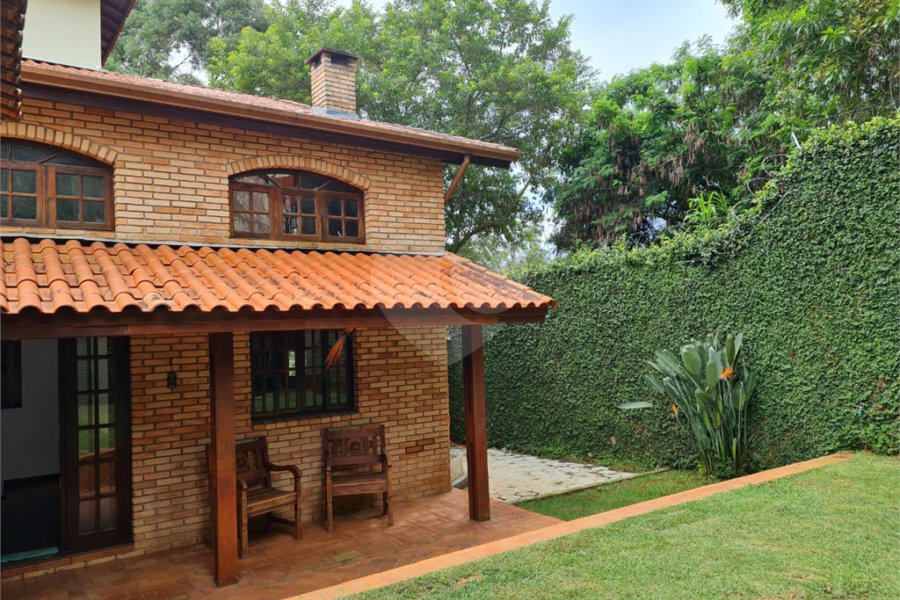 Sobrado à venda com 4 quartos, sendo 1 suíte,  em Jardim Leonor Mendes de Barros, São Paulo, SP