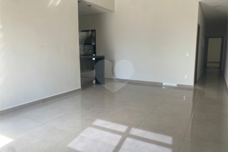 Casa à venda com 3 suítes no condomínio Condomíno Helena Maria, Sorocaba - SP