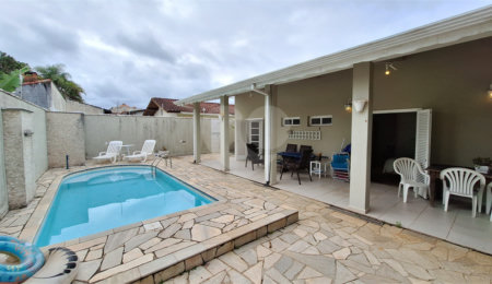 Casa à venda com 5 suítes em Balneário Três Marias, Peruíbe, SP