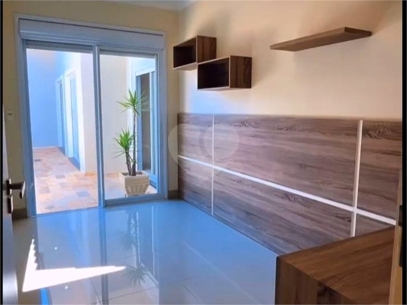 Casa à venda com 4 quartos, sendo 3 suítes, no condomínio Lago da Serra, Araçoiaba da Serra - SP
