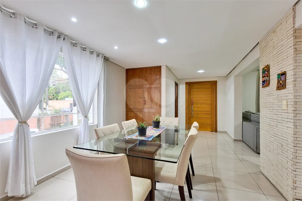 Sobrado à venda com 3 quartos, sendo 1 suíte,  em Alto da Boa Vista, São Paulo, SP