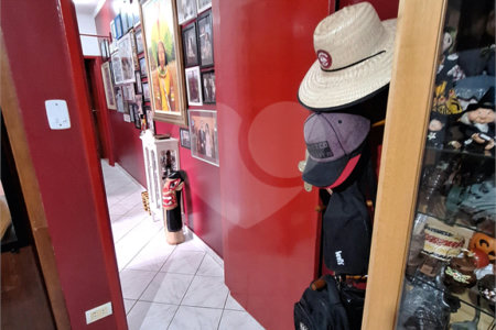 Sobrado à venda com 3 quartos em Bortolândia, São Paulo, SP