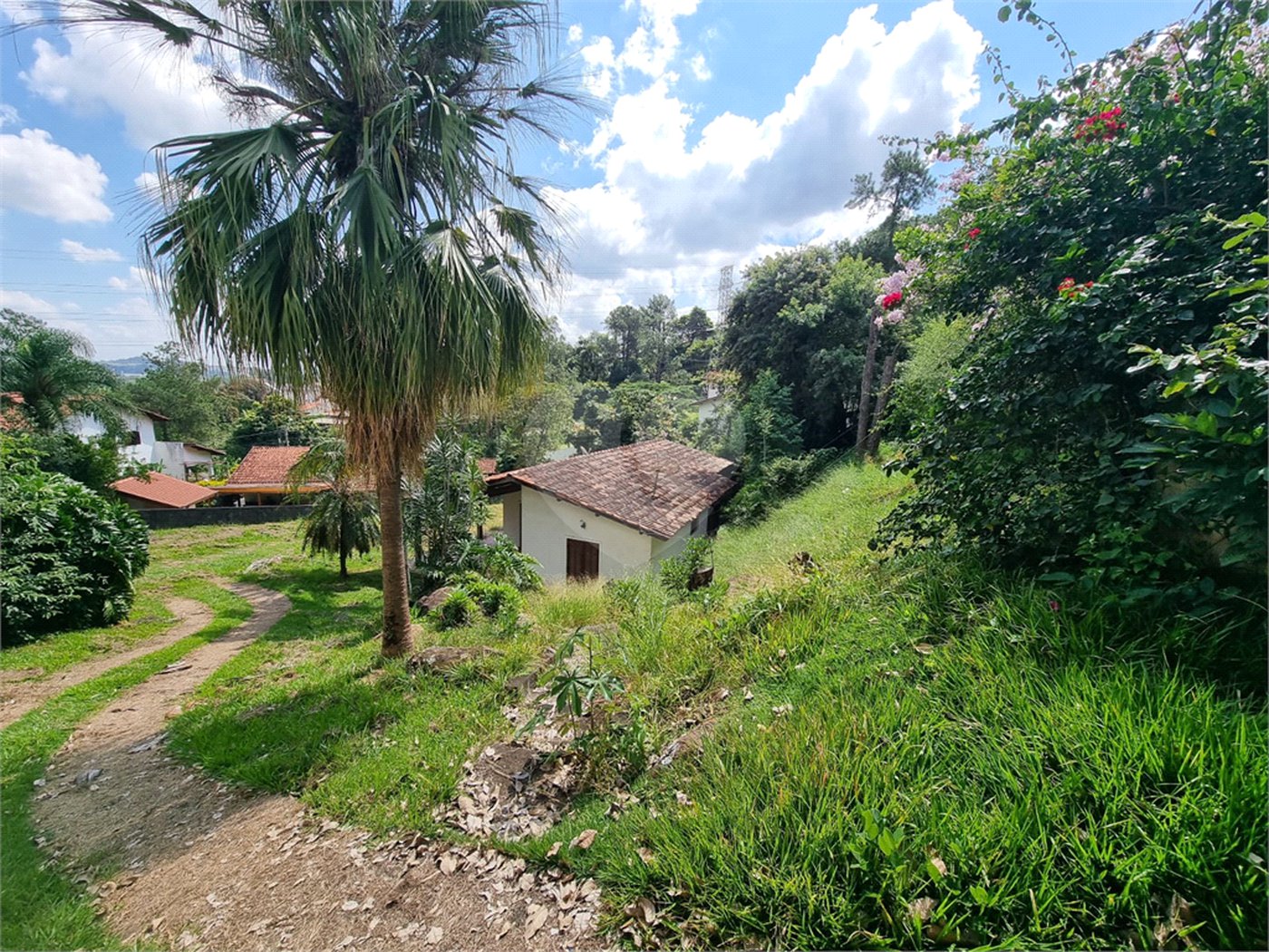 Casa à venda com 3 quartos, sendo 1 suíte, no condomínio São Joaquim, Vinhedo - SP
