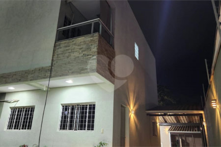 Sobrado à venda com 4 quartos, sendo 1 suíte, em Morada do Ouro, Cuiabá, MT