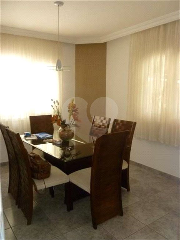 Casa à venda com 3 quartos, sendo 1 suíte, no condomínio Vivenda das Vinhas, Vinhedo - SP