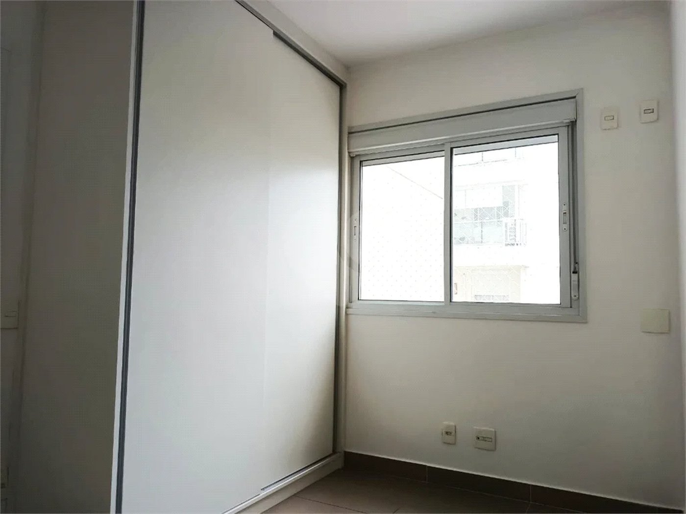 APARTAMENTO PARAÇAÇÃO COM 3 DORMITÓRIOS E 2 VAGAS DE GARGEM NA VILA ANASTÁCIO