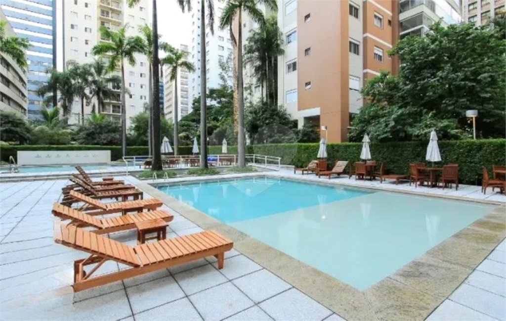 Apartamento para alugar com 3 quartos, sendo 1 suíte, em Vila Olímpia, São Paulo, SP