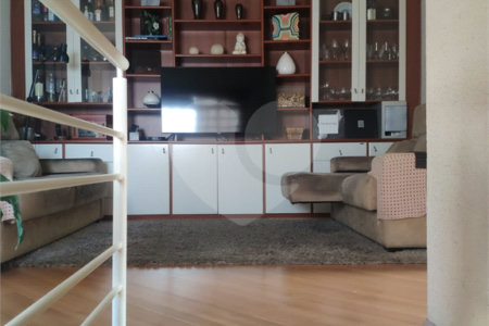 Sobrado à venda com 4 quartos, sendo 1 suíte, em Chácara Jafet, Mogi das Cruzes, SP