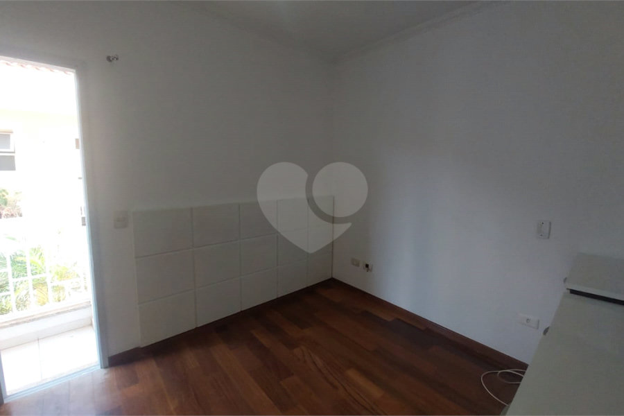 Casa para alugar com 3 quartos, sendo 1 suíte, no condomínio Santanna, São Paulo - SP