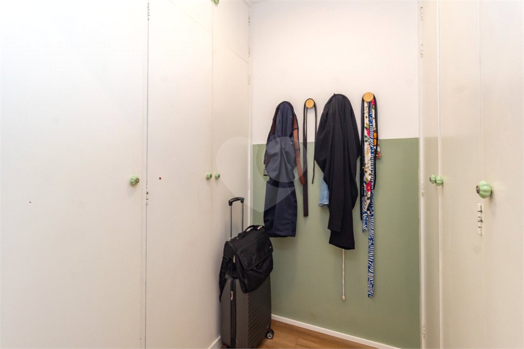 Apartamento à venda com 3 quartos, sendo 1 suíte, em Moema, São Paulo, SP