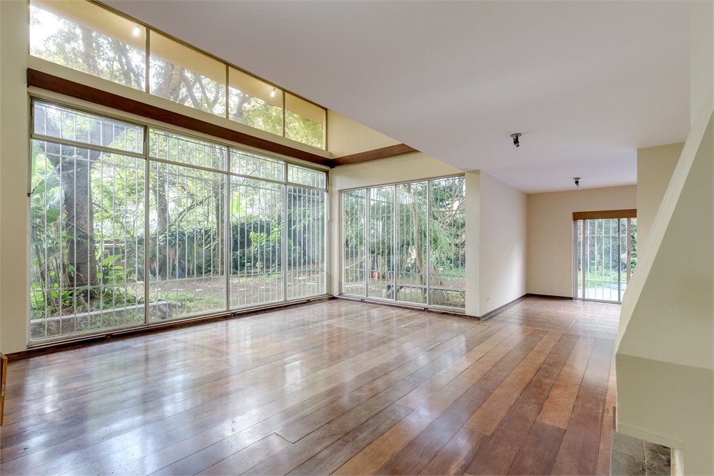 Casa à venda com 4 quartos, sendo 3 suítes, em Jardim Marajoara, São Paulo, SP