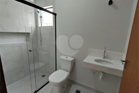Casa à venda com 3 quartos, sendo 1 suíte, no condomínio Lago dos Ipês, Itapetininga - SP