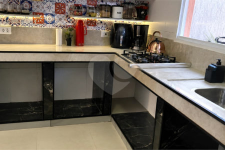Casa à venda com 2 suítes no condomínio Cristal de Maitinga 1, Bertioga - SP