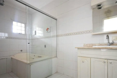 Casa à venda, 4 dormitórios(3 suítes). estuda permuta.