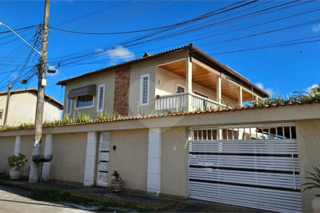 Casa à venda com 5 quartos, sendo 3 suítes,  no condomínio Colinas do Magarça, Rio de Janeiro - RJ