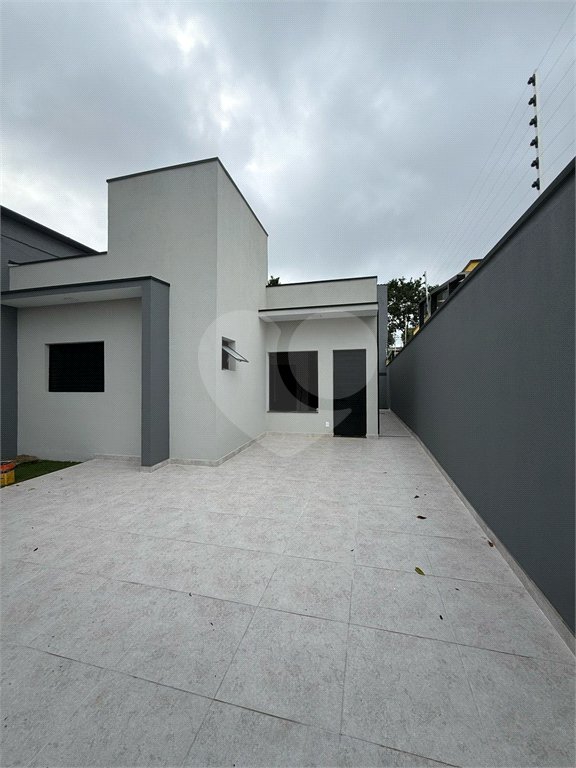 Casa à venda com 3 quartos, sendo 1 suíte,  em Jardim das Bandeiras, Mogi das Cruzes, SP