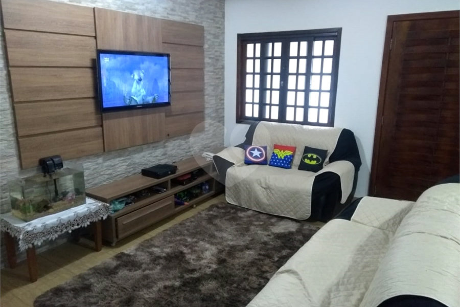 Casa à venda com 3 quartos, sendo 1 suíte, no condomínio Alpes de Mairiporã, Mairiporã - SP