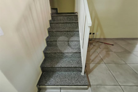 Sobrado à venda com 3 quartos, sendo 1 suíte, em Vila Nivi, São Paulo, SP