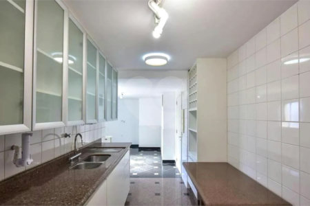 Cobertura à venda com 3 quartos, sendo 2 suítes,  em Paraíso do Morumbi, São Paulo, SP