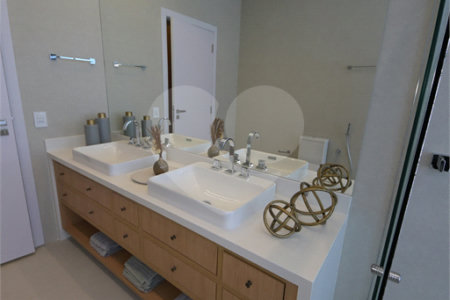 Casa à venda com 4 suítes no condomínio Villa dos Pinheiros, Indaiatuba - SP