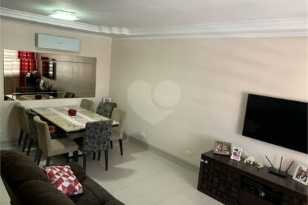Casa à venda com 3 quartos, sendo 1 suíte, no condomínio Residencial Gabriela, São Paulo - SP