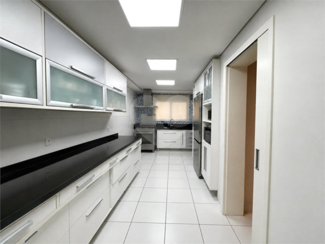 Apartamento à venda com 3 suítes em Campo Belo, São Paulo, SP