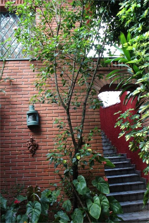 Casa à venda com 4 quartos, sendo 2 suítes,  em Jardim Leonor, São Paulo, SP
