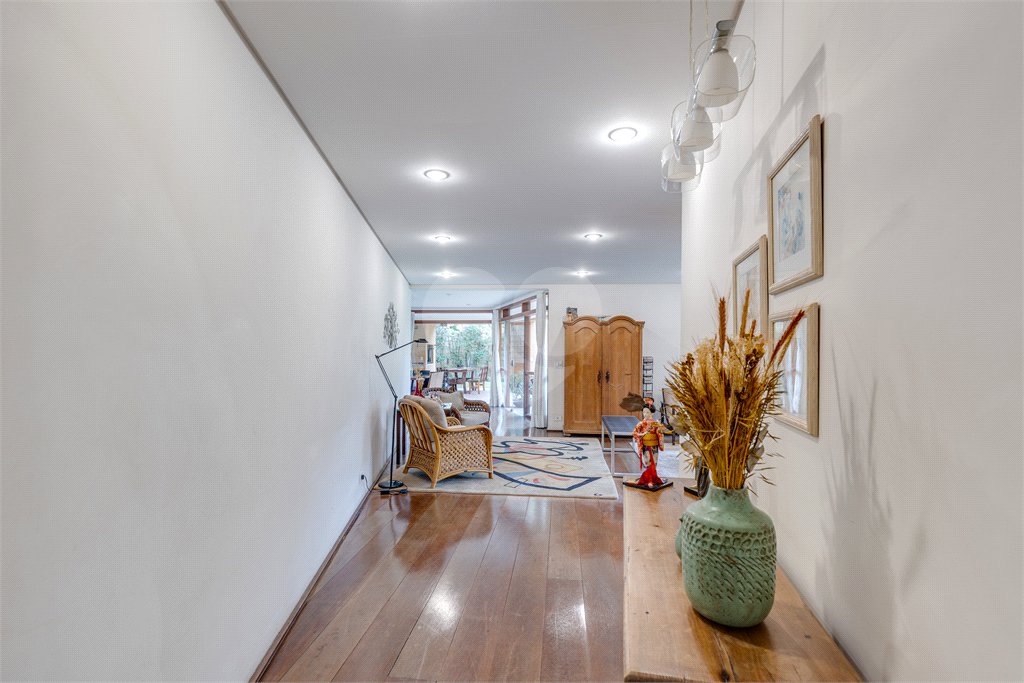 Casa à venda com 5 quartos, sendo 4 suítes, em Alto da Boa Vista, São Paulo, SP