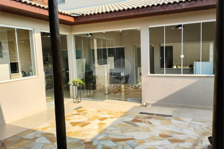 Sobrado à venda com 4 quartos, sendo 3 suítes,  em Jardim Marabá, Itapetininga, SP