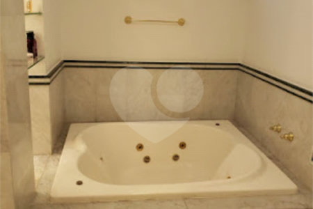 Apartamento à venda com 3 quartos, sendo 1 suíte, em Cerqueira César, São Paulo, SP