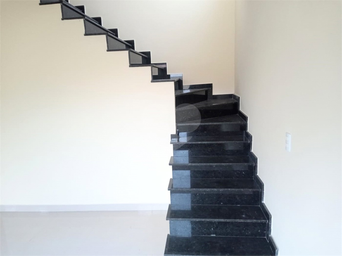 Casa à venda com 3 quartos, sendo 1 suíte, no condomínio Residencial Vila Primavera (zona Norte), São Paulo - SP