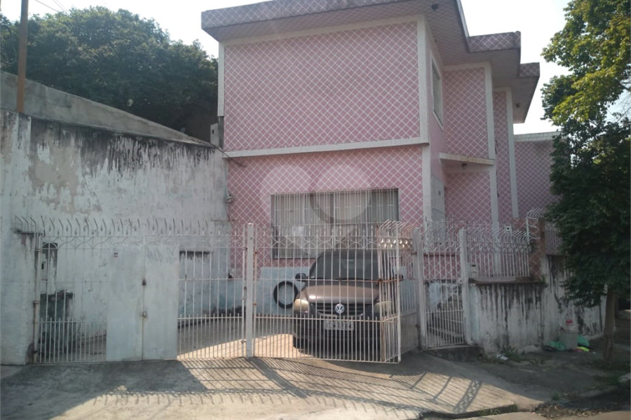 Sobrado à venda com 3 quartos em Vila Nivi, São Paulo, SP