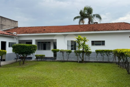 Casa Térrea à venda ou para alugar com 2 suítes em Alvinópolis, Atibaia, SP