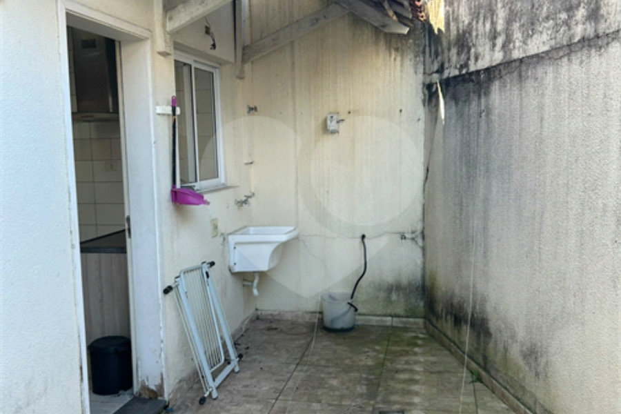 Casa à venda com 3 quartos, sendo 1 suíte,  no condomínio Village St. Louis, São Paulo - SP