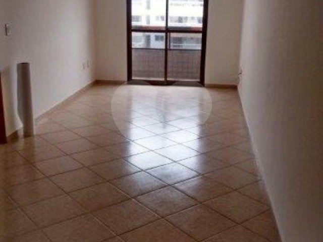 Apartamento à venda com 2 quartos, sendo 1 suíte,  em Vila Tupi, Praia Grande, SP