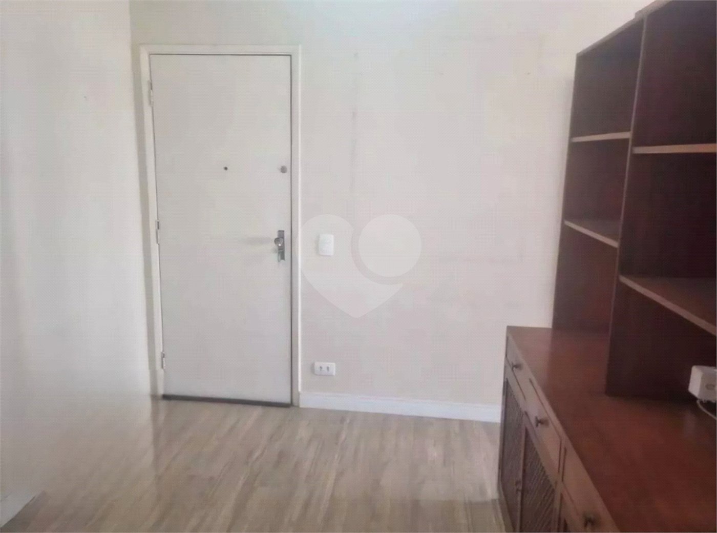 Studio com 33m2 AU, 39m2 AT, com 1 dormitório, sem vaga, a 1 quadra da Av Paulista e Metro Paraíso.